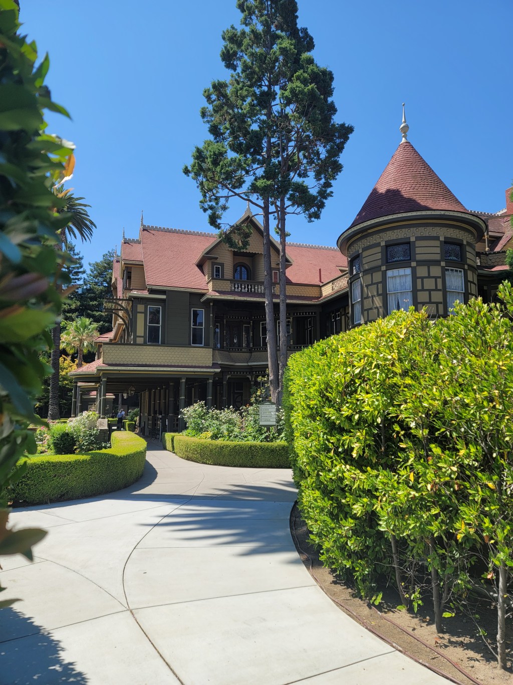 Exploring the Enigmatic Winchester Mystery House